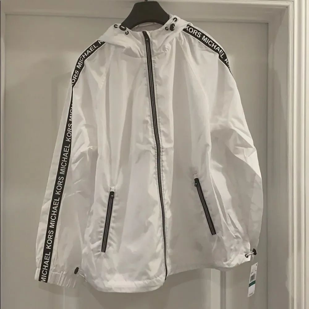 🎉LAST DEAL🎉Michael Kors white Logo jacket